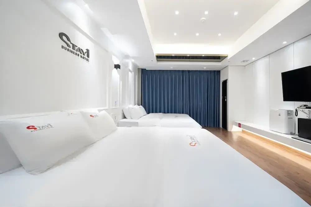 Standard Double Family room twin beds