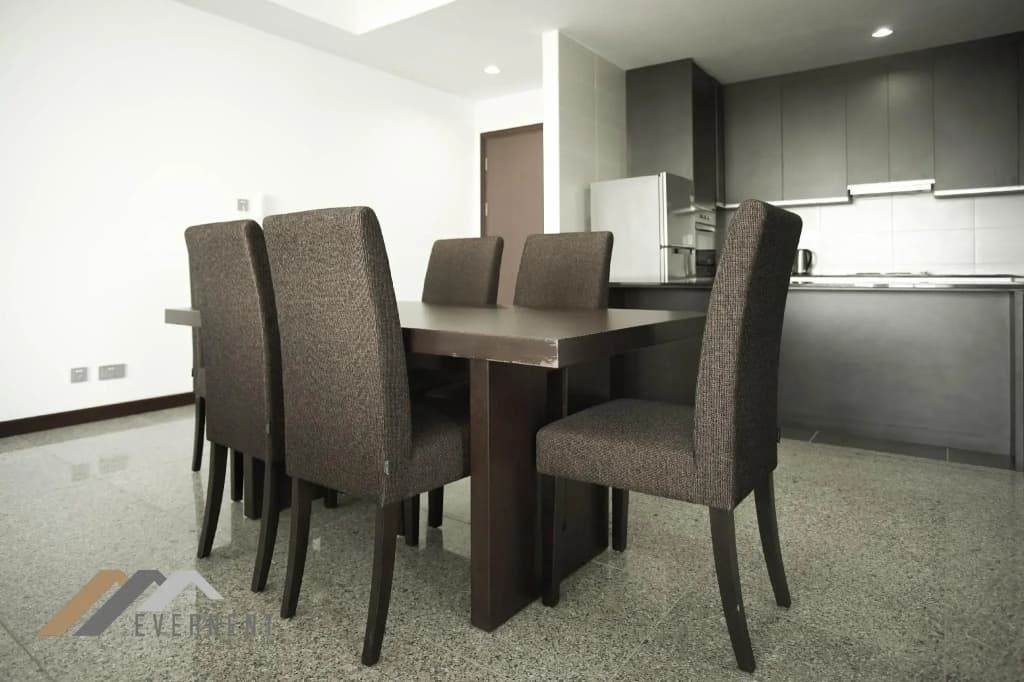 3 Bedrooms Apartment