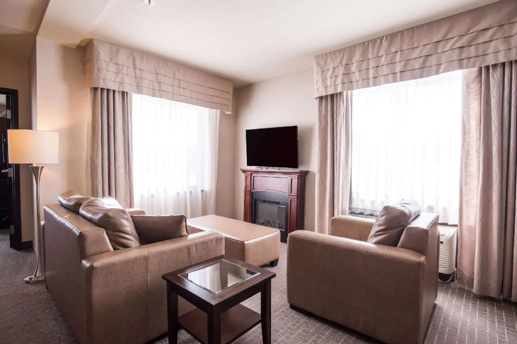 Double Suite full double bed