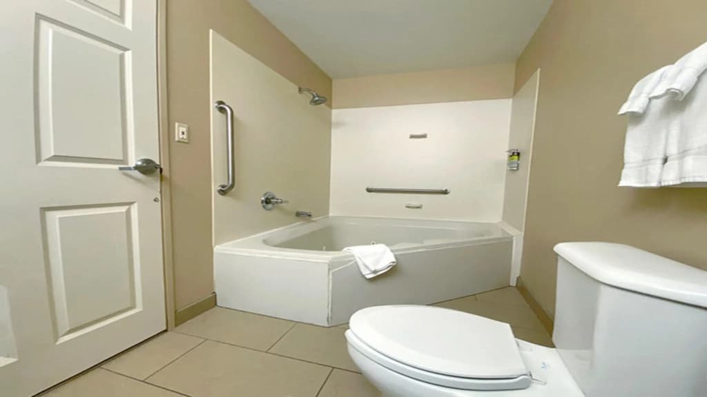 Double Suite full double bed