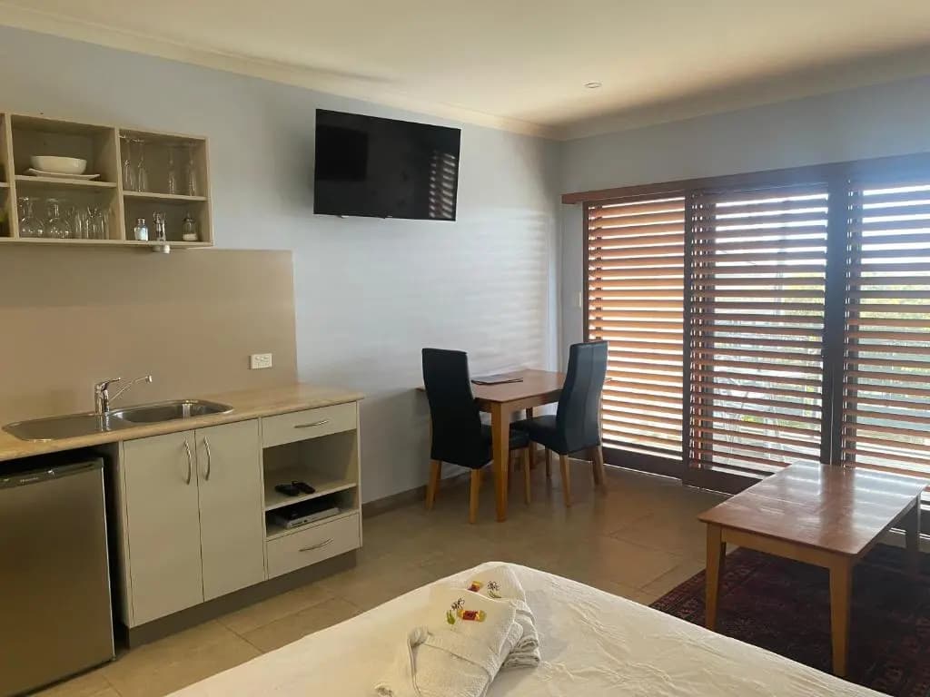 Double Suite with ocean view full double bed