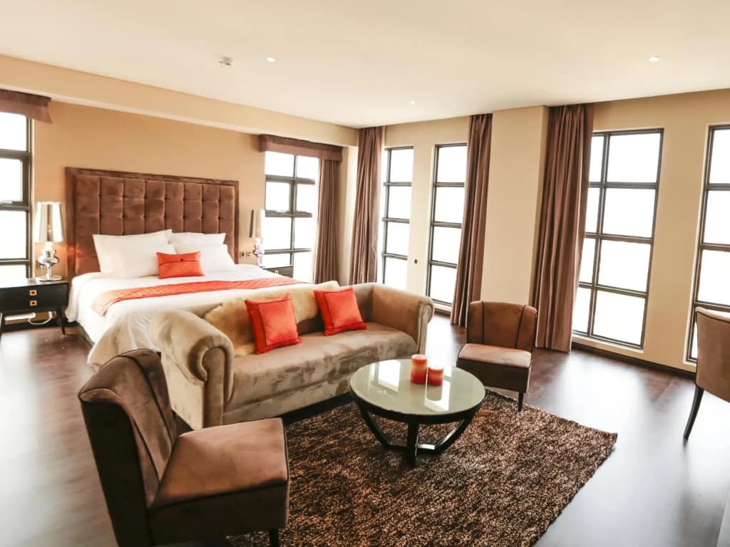 Double Suite full double bed
