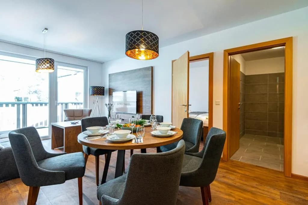 2 Bedrooms Apartment