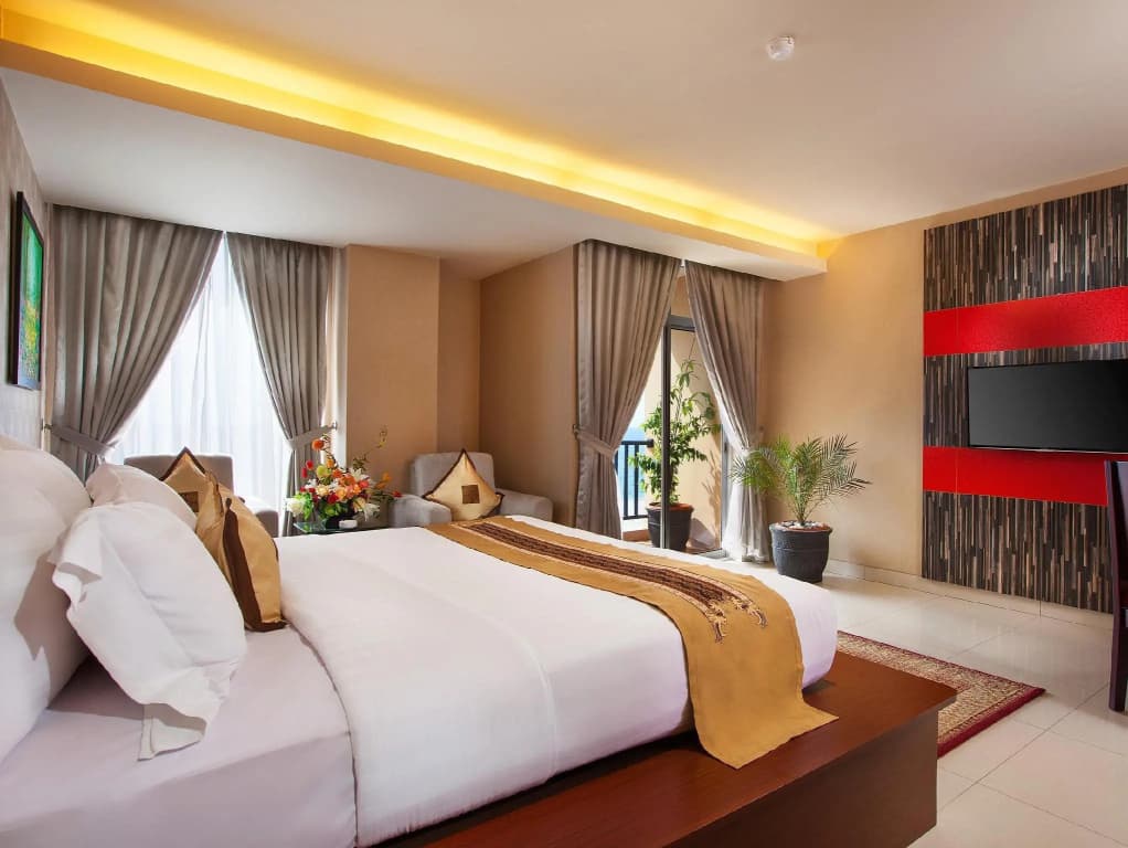 Deluxe Double room with city view full double bed