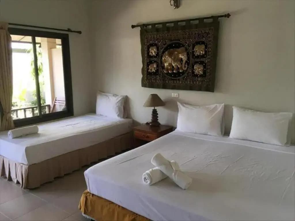 Standard Triple room
