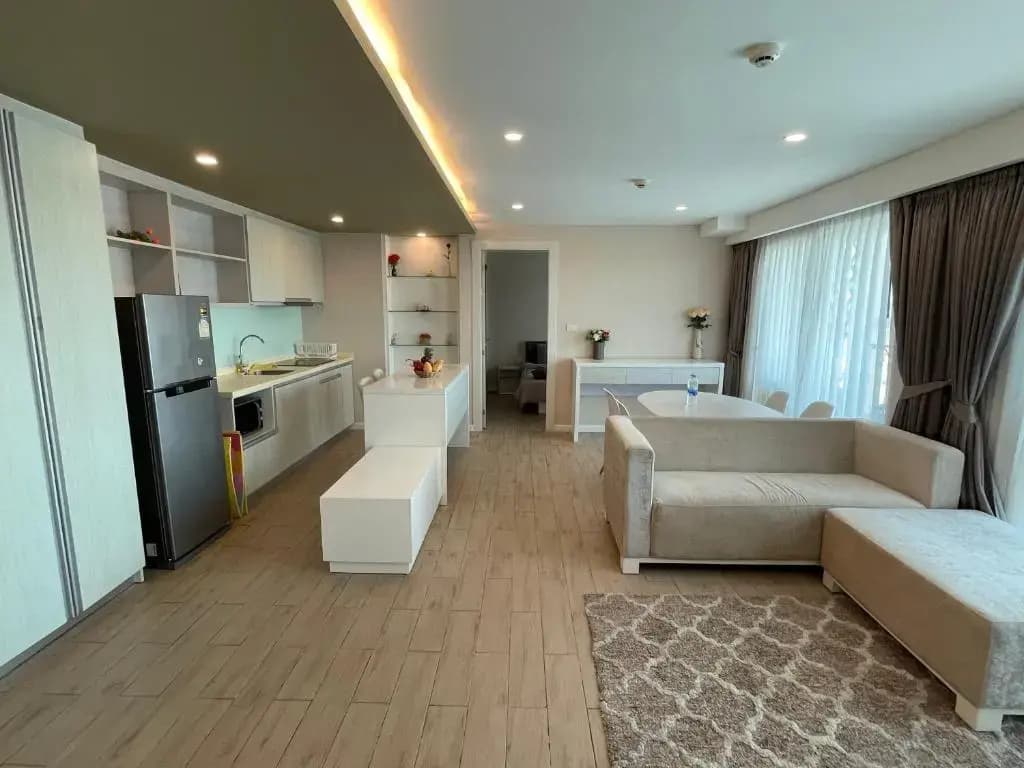 2 Bedrooms Apartment