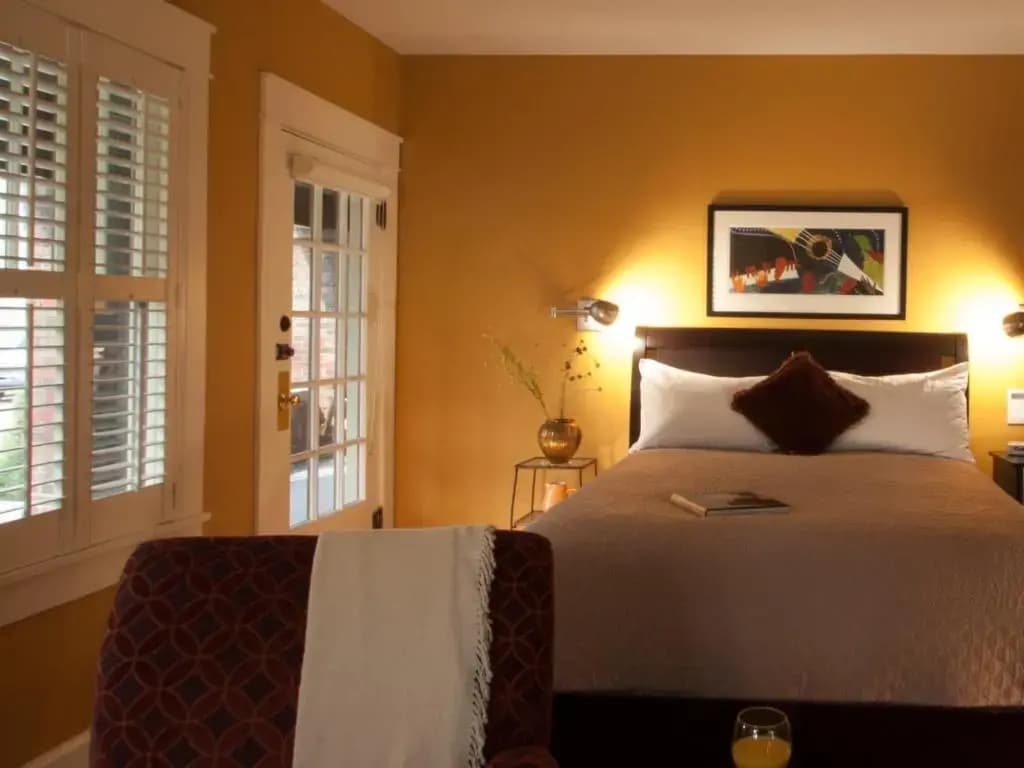 No.104 The Cassatt Double room full double bed