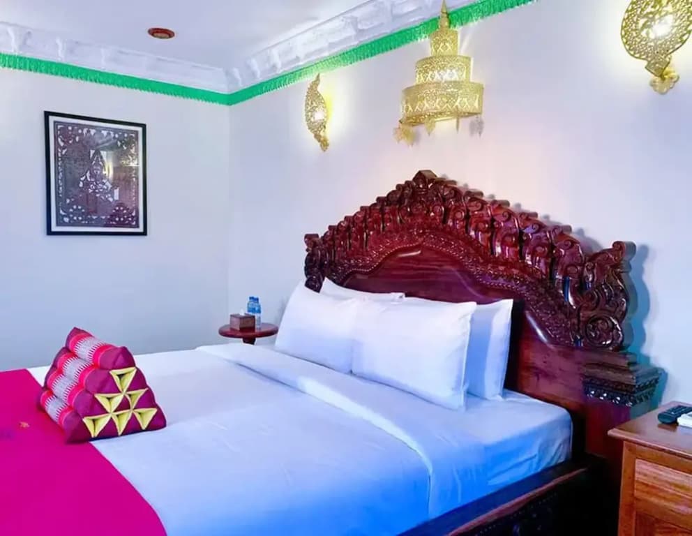 Deluxe Double room with balcony full double bed