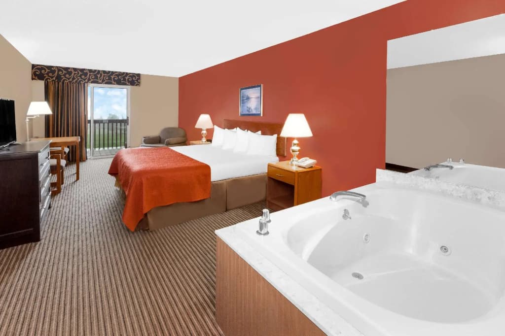 Double Suite with lake view full double bed