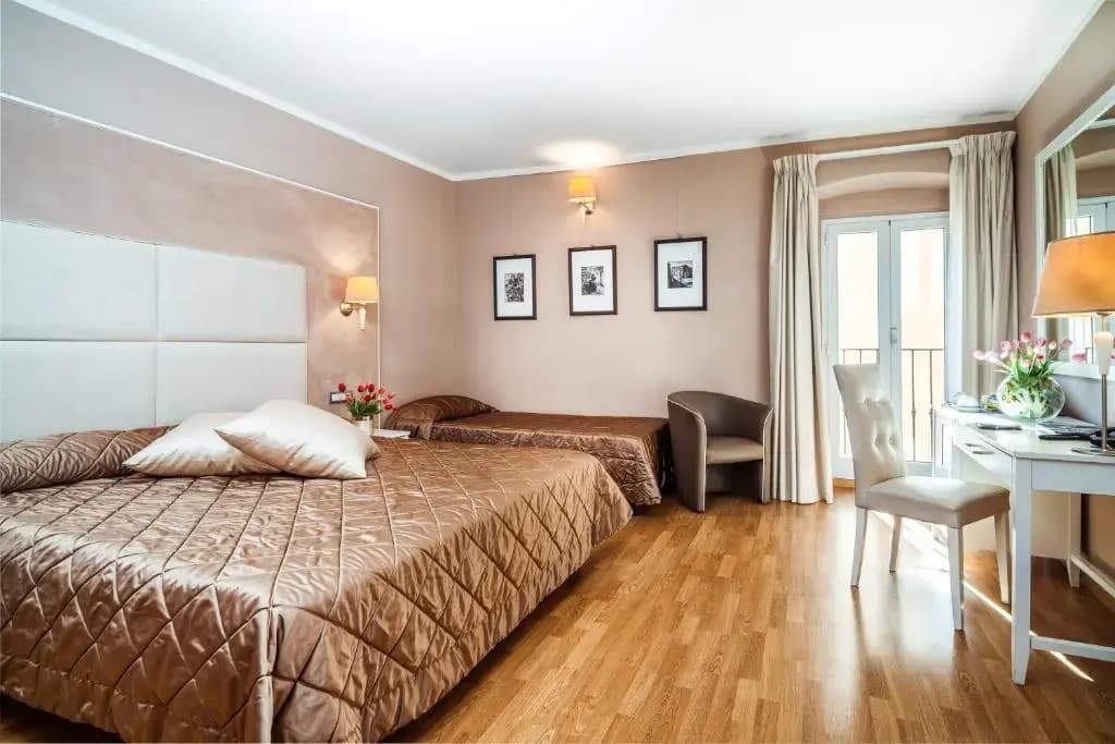 Standard Triple room
