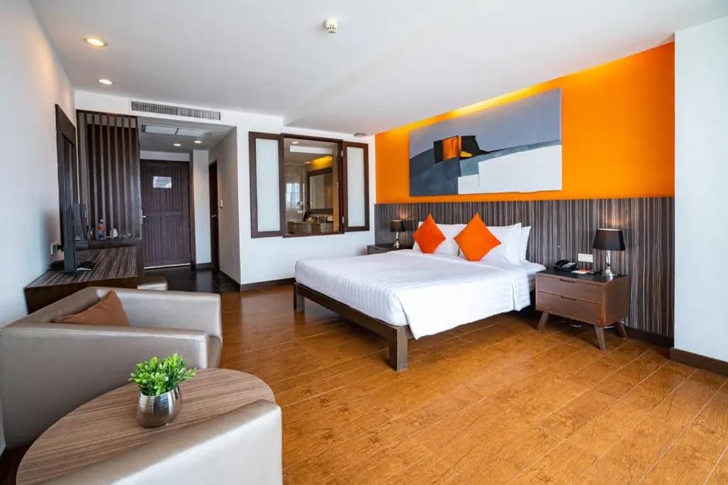 Deluxe Double room with city view full double bed