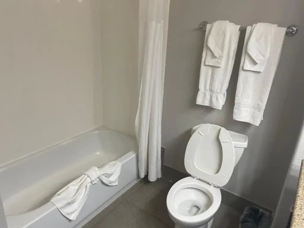 1 Bedroom Double Suite full double bed
