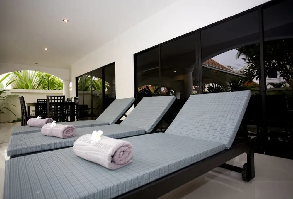 3 Bedrooms Villa with balcony