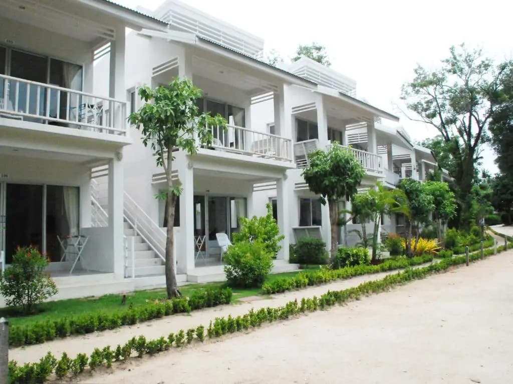 Deluxe Double room with balcony full double bed