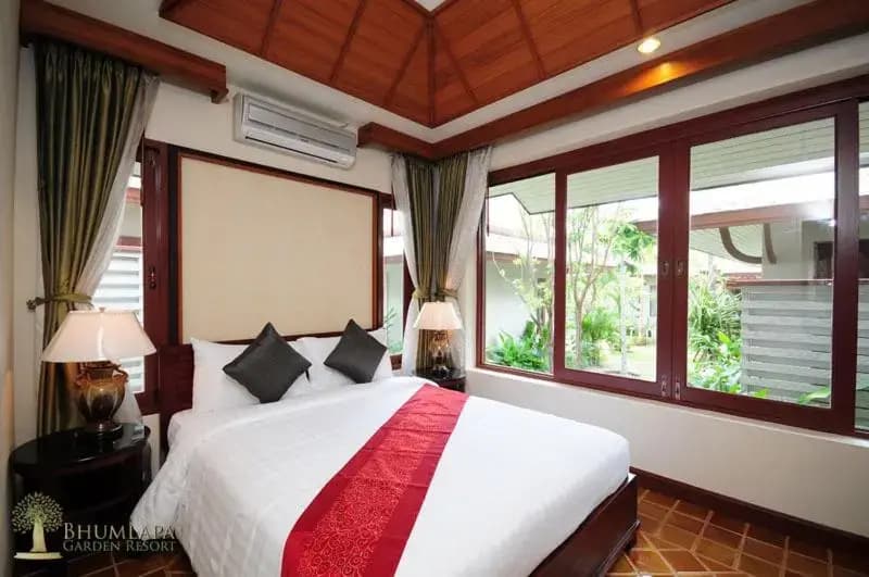 Deluxe Villa with pool view