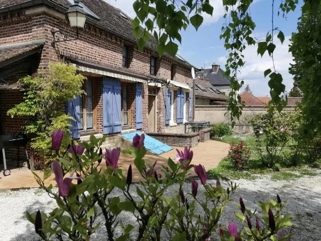 4 Bedrooms Cottage