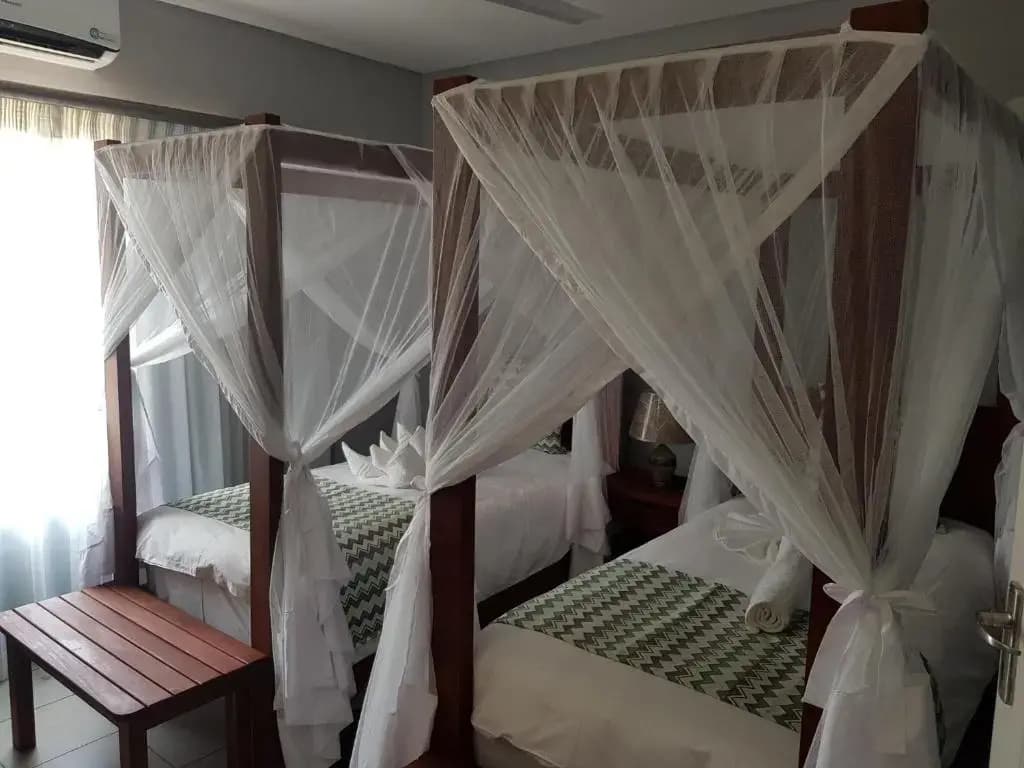 2 Bedrooms Double Chalet full double bed