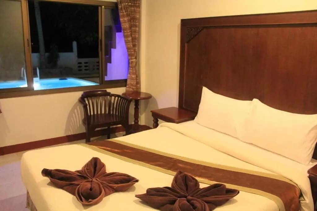 Standard Double room with pool view full double bed