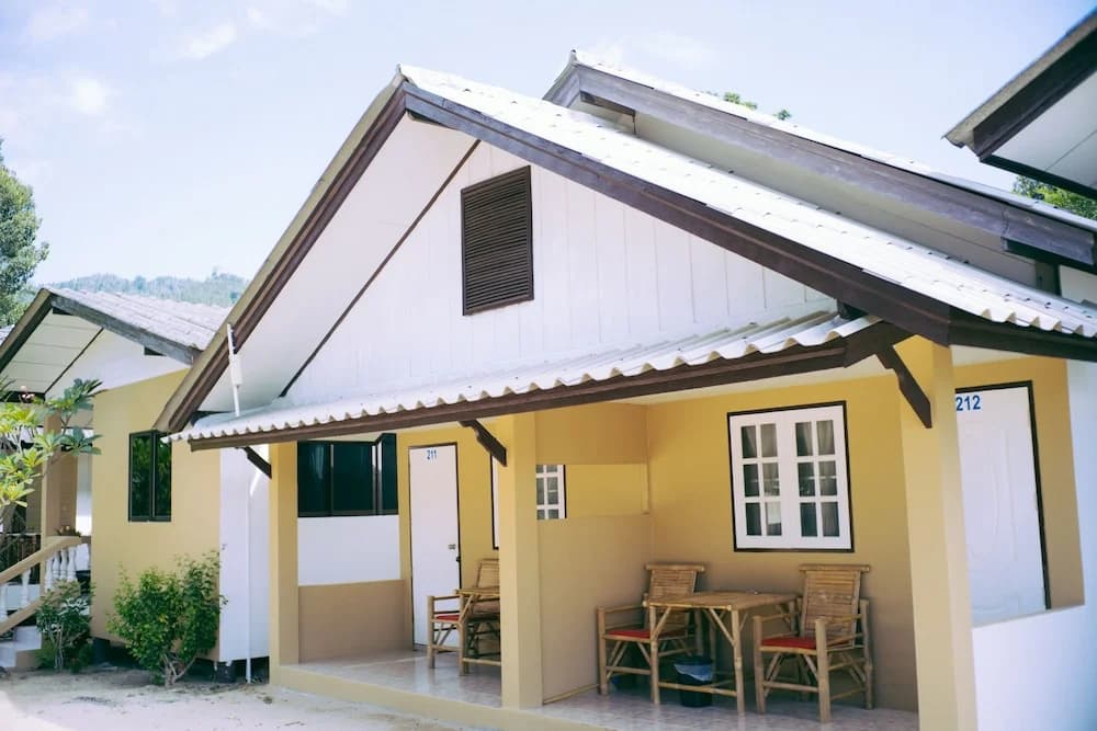 Bungalow with balcony