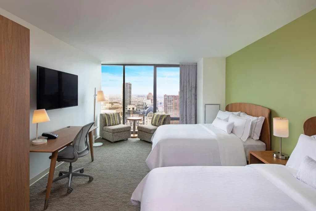 Deluxe Quadruple room with city view