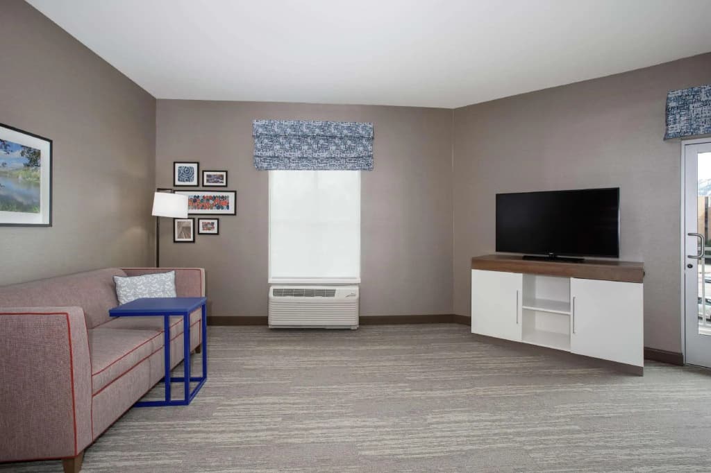 Double Suite full double bed