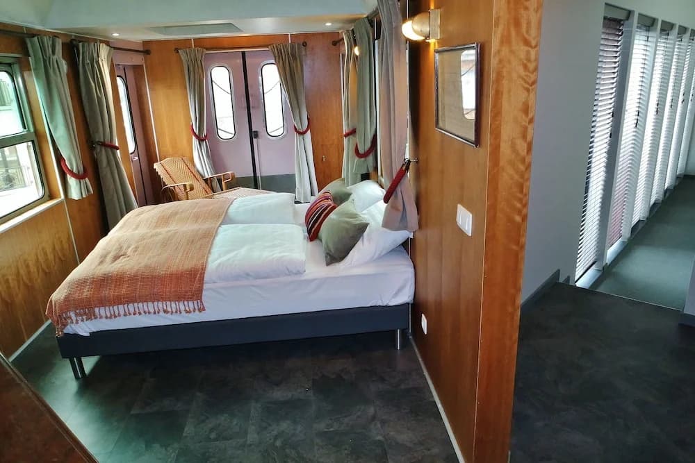 Double Train Suite full double bed