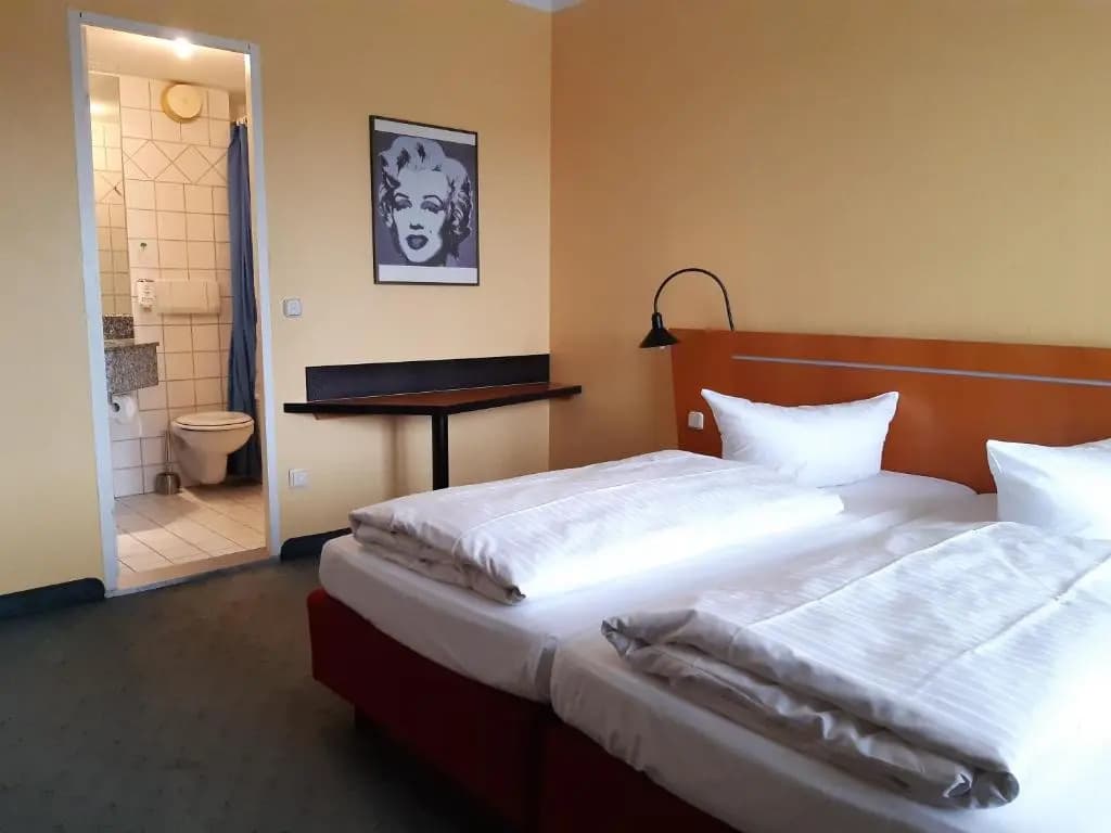 Standard Triple room