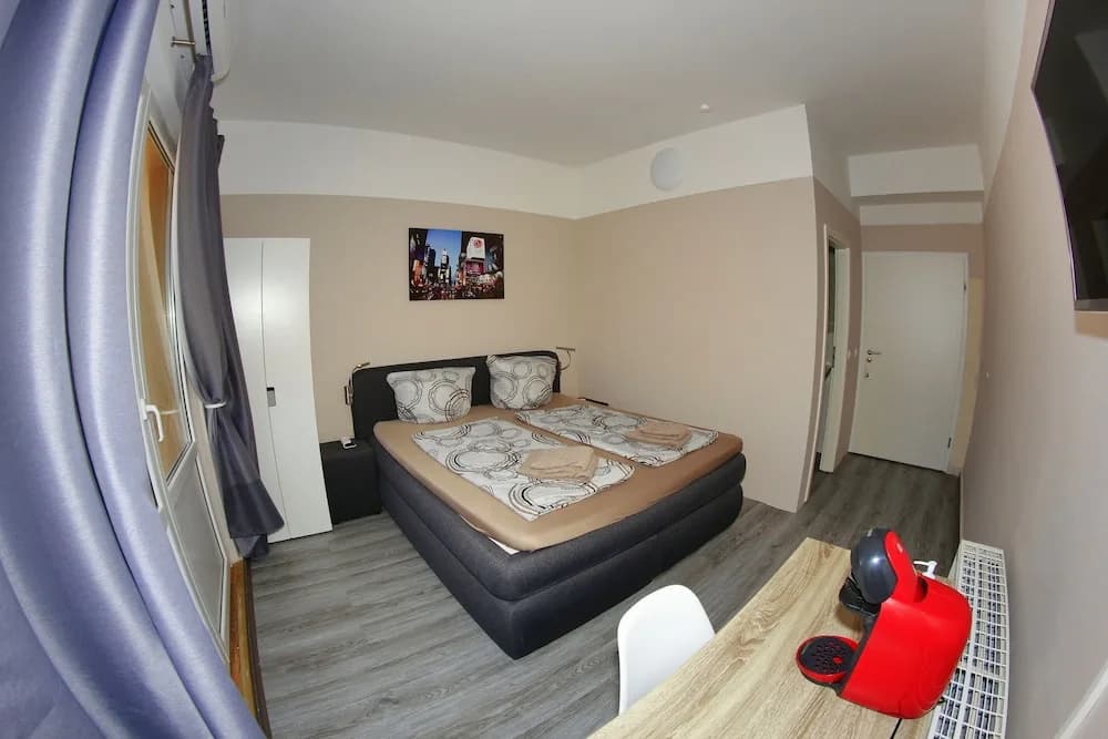 Classic Double room with balcony full double bed
