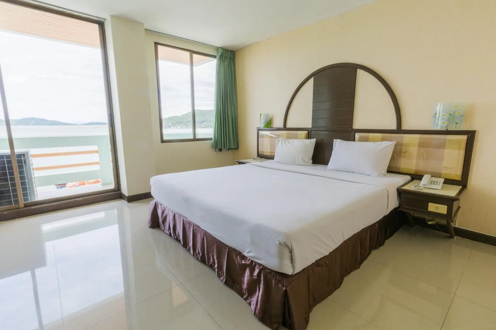 Deluxe Double room twin beds