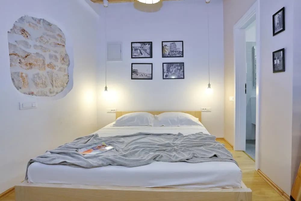 Double Studio with balcony full double bed