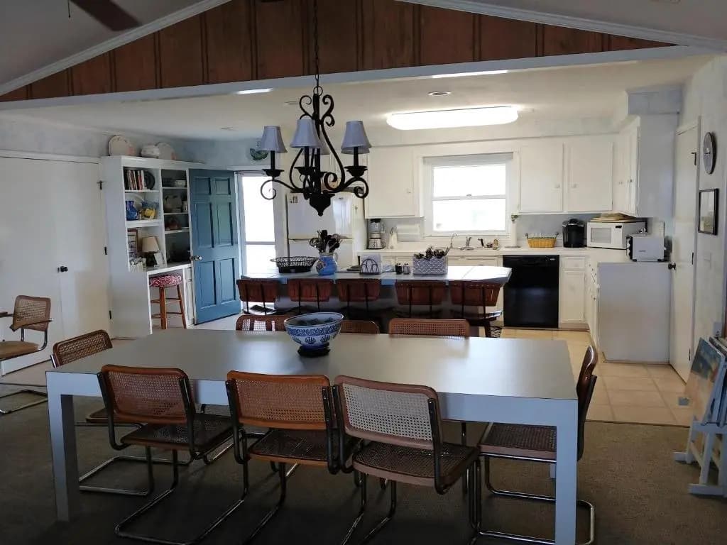 5 Bedrooms Cottage