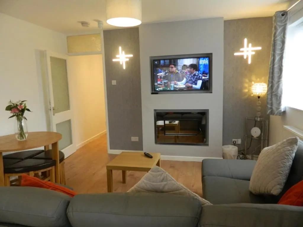 2 Bedrooms Apartment