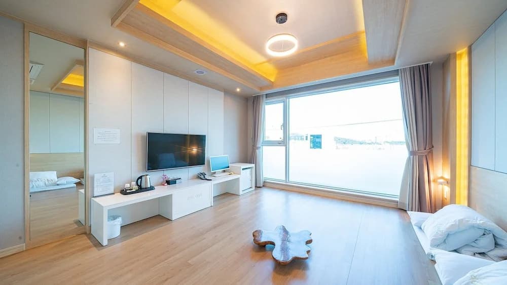 Standard room with harbour view