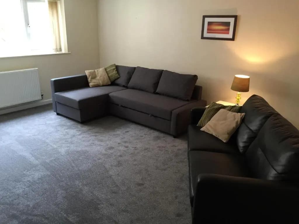 2 Bedrooms Apartment