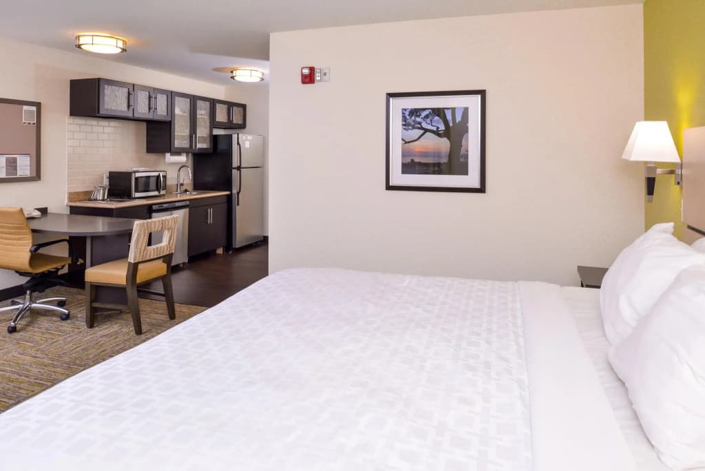 Double Suite full double bed