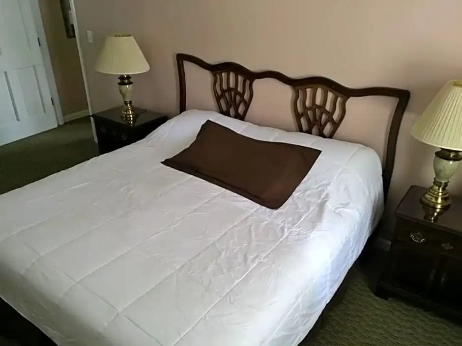 Double Basement Suite full double bed