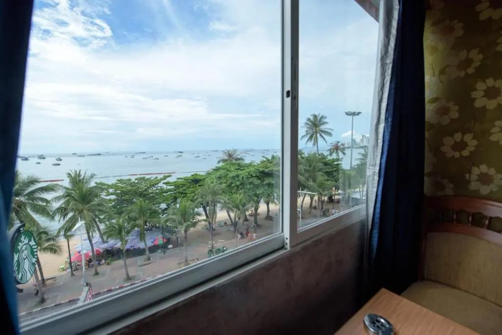 Deluxe Double room with sea view full double bed