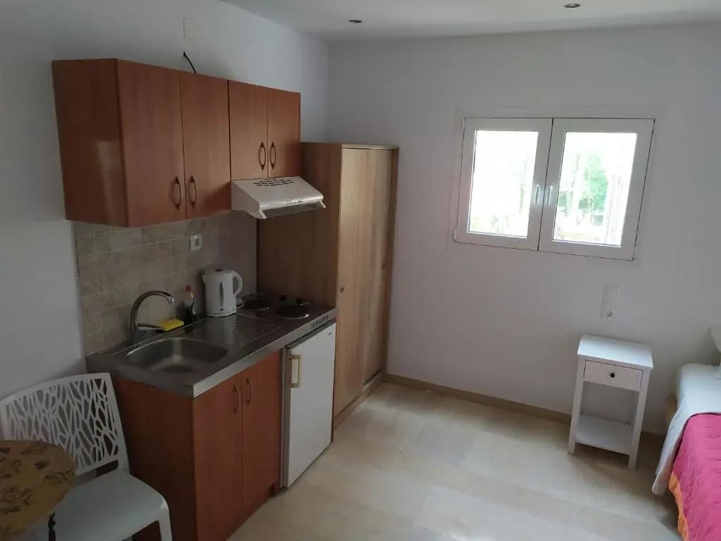 Economy room