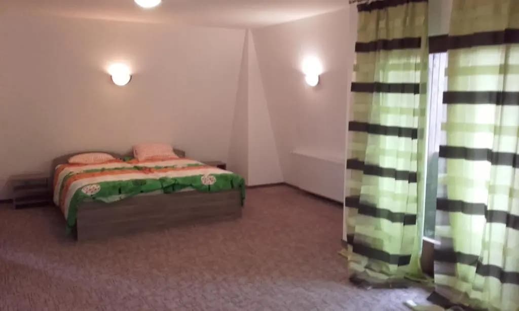 5 Bedrooms Cottage