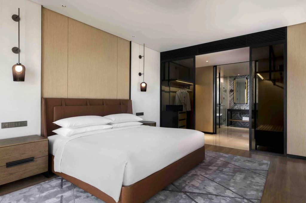 1 Bedroom Executive Double Club Suite full double bed