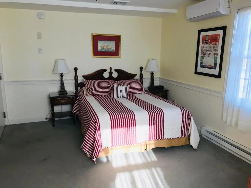 Double Suite full double bed