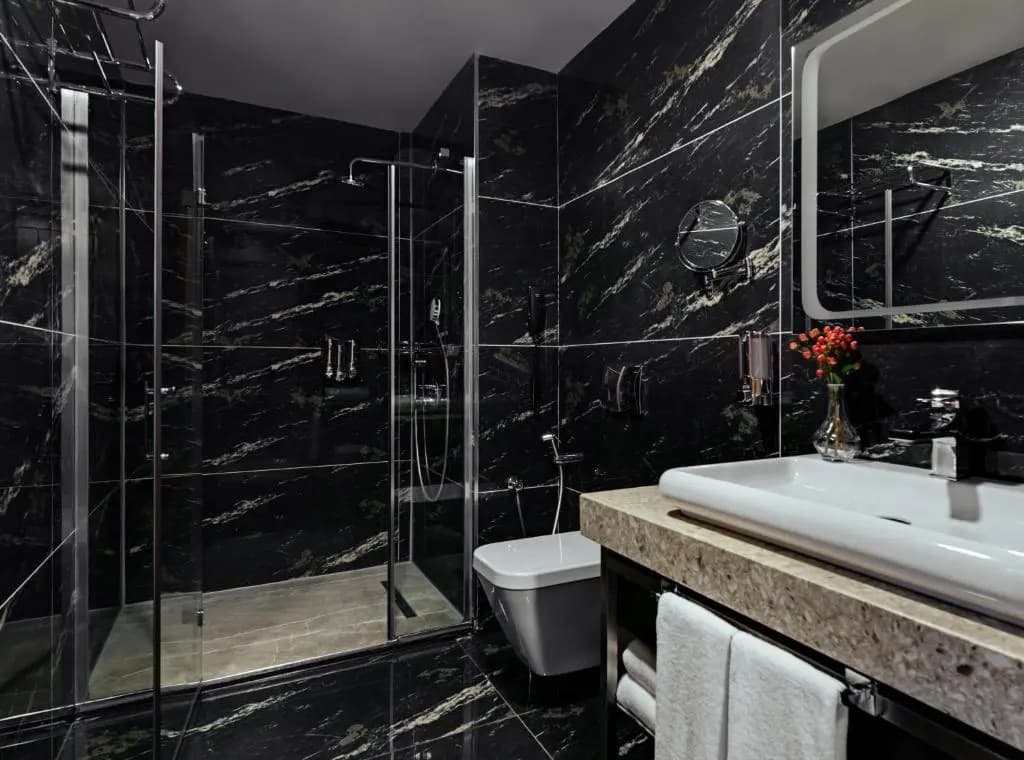 Deluxe Double room with city view full double bed