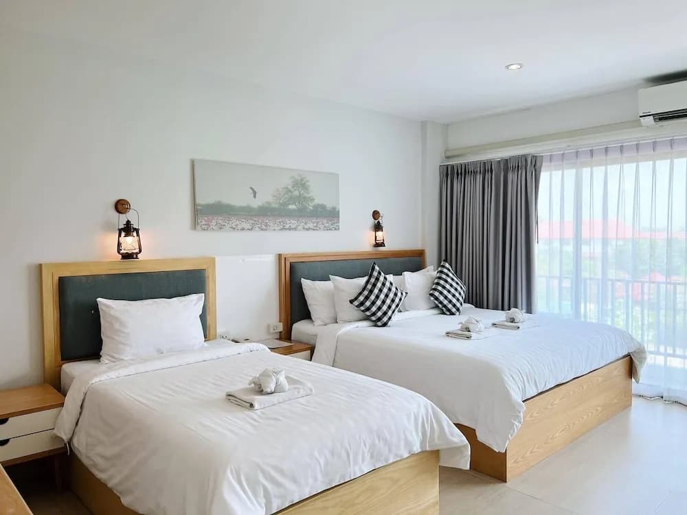 Deluxe Triple room with balcony