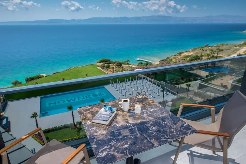 Deluxe room with balcony and with sea view