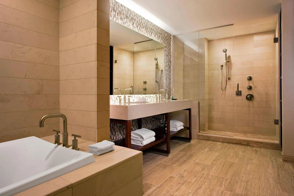 1 Bedroom Presidential Double Suite full double bed
