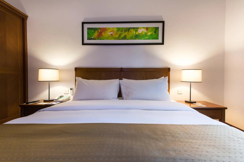 1 Bedroom Double Suite full double bed
