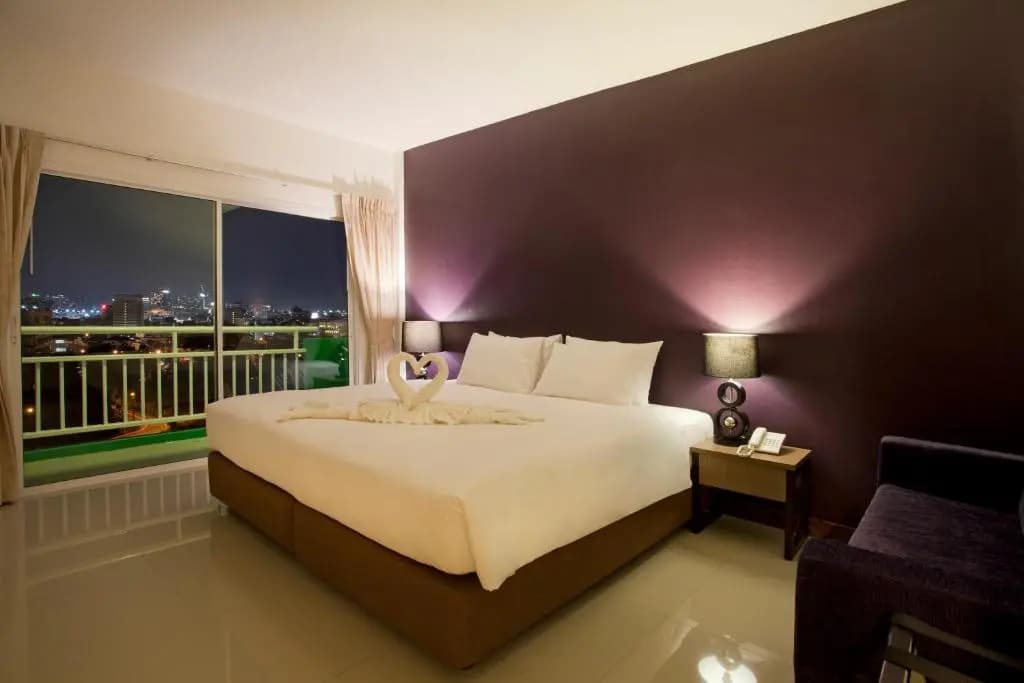 Deluxe Double room with balcony full double bed