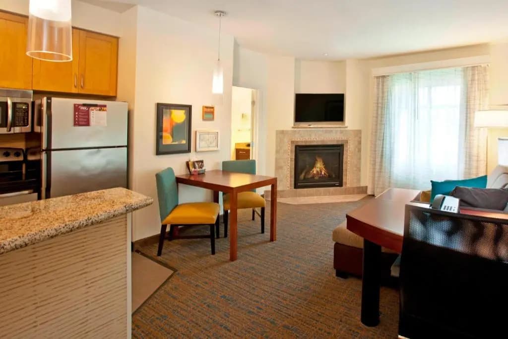 1 Bedroom Double Suite full double bed