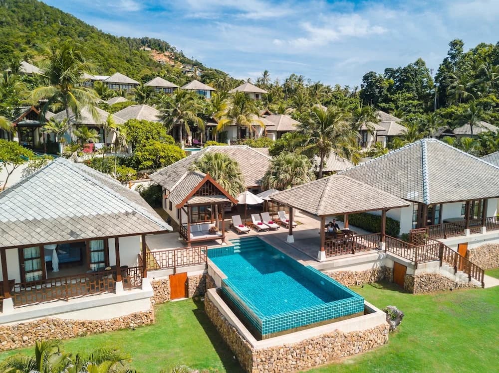 4 Bedrooms Villa with view