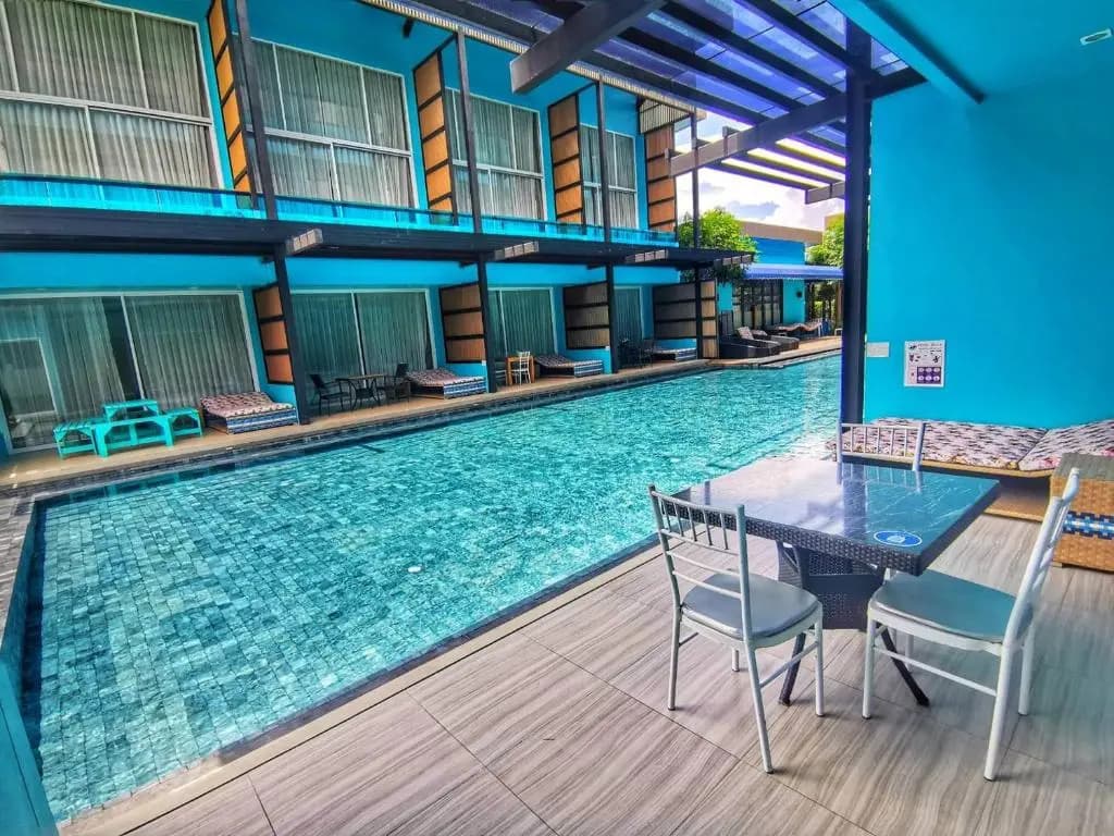 Junior Suite with pool view